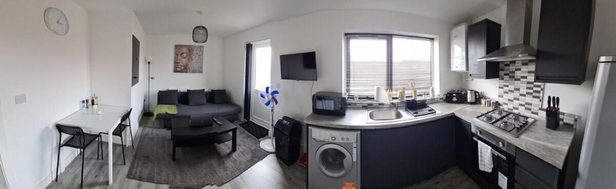Sav Nottingham Road - 1 Bed Flat Apartment *
